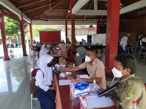 Vaksinasi Covid-19 Pelajar SMP se Kecamatan Ngadirojo